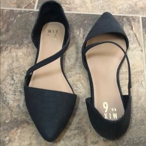 Flat black shoes